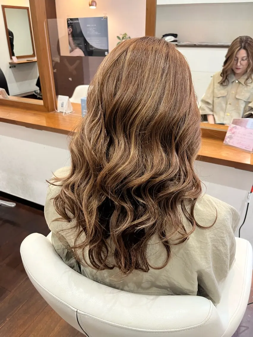 ロング カット ヘアカラー 金岡 碧のヘアスタイル