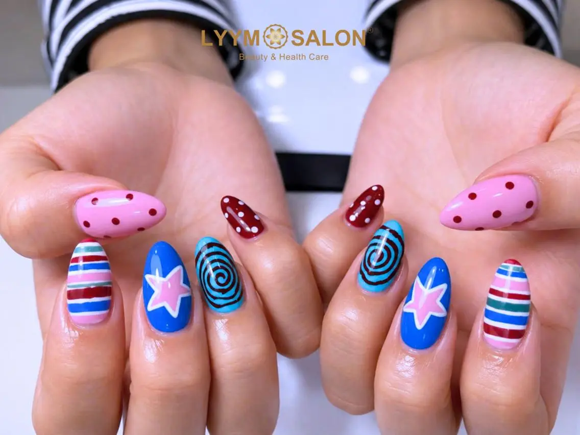 ネイル アートネイル ブルー ドット 韓国ネイル ロングネイル ハンドネイル LYYM Salon ユキのネイルデザイン