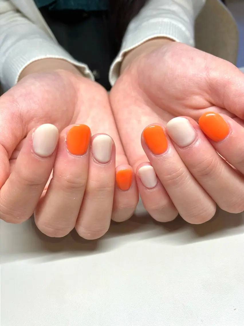 ネイル オレンジ ホワイト ハンドネイル fun the nail ayakaのネイルデザイン