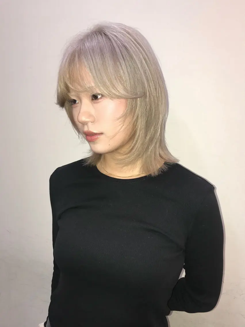 ミディアム カラー ヘアカラー ひな🐥ハイトーン/ レイヤーカット🎼のヘアスタイル