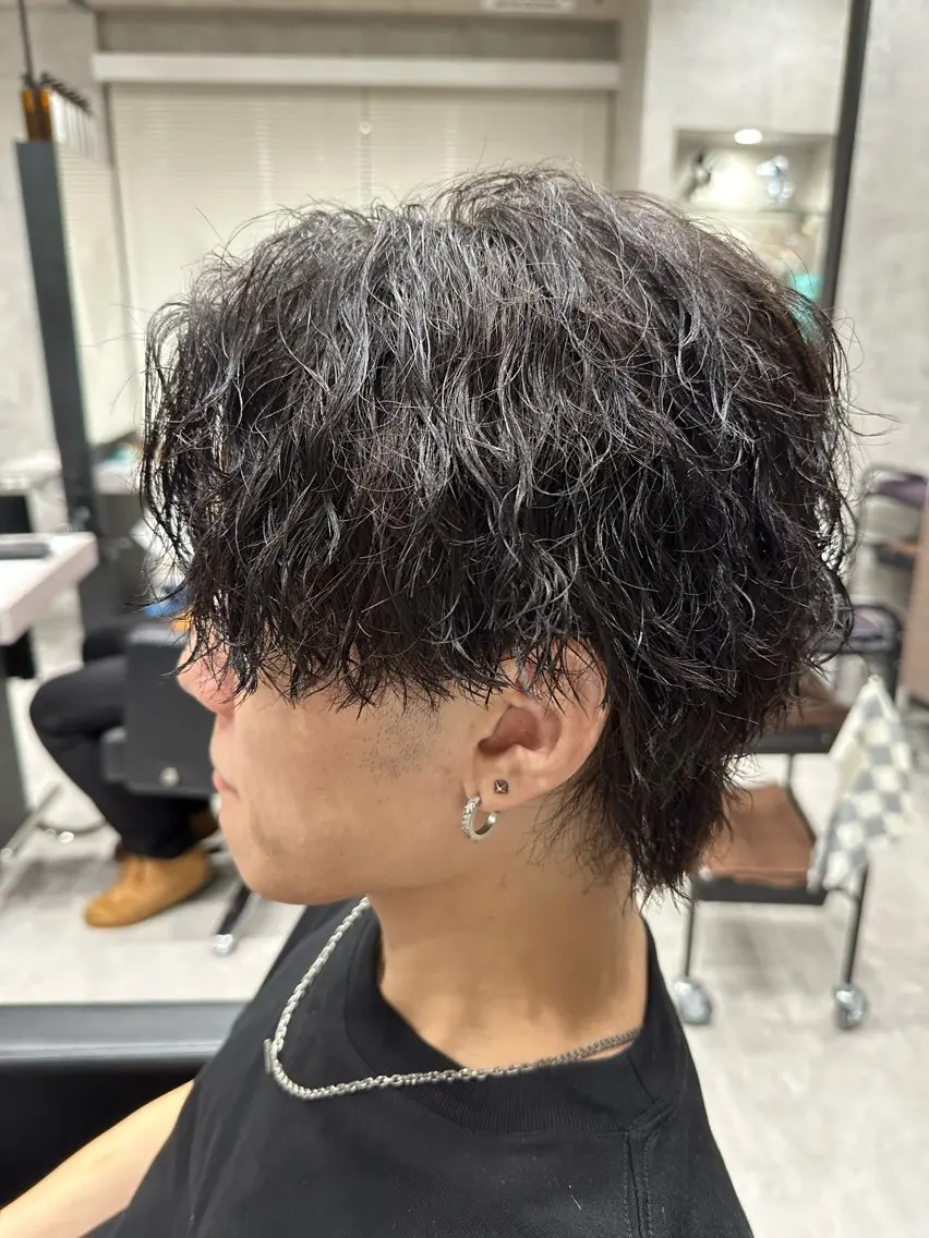 ショート パーマ メンズ メンズパーマ ツイストスパイラルパーマ スパイラルパーマ カット ユウ🪄 パーマ指名No1のヘアスタイル