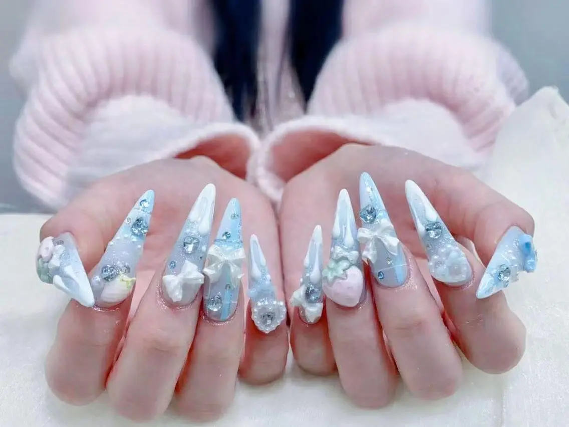 ネイル 長さ出し キラキラネイル 韓国ネイル ロングネイル マグネットネイル ハンドネイル ハンドケア Akira✨ nailのネイルデザイン