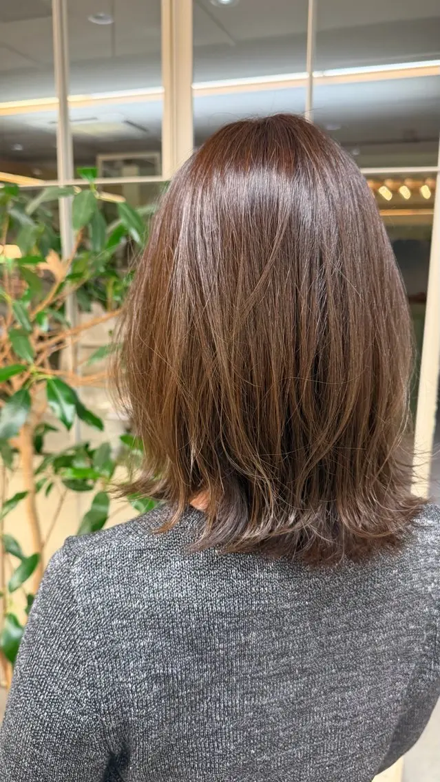 ミディアム カラー 谷 花音のヘアスタイル