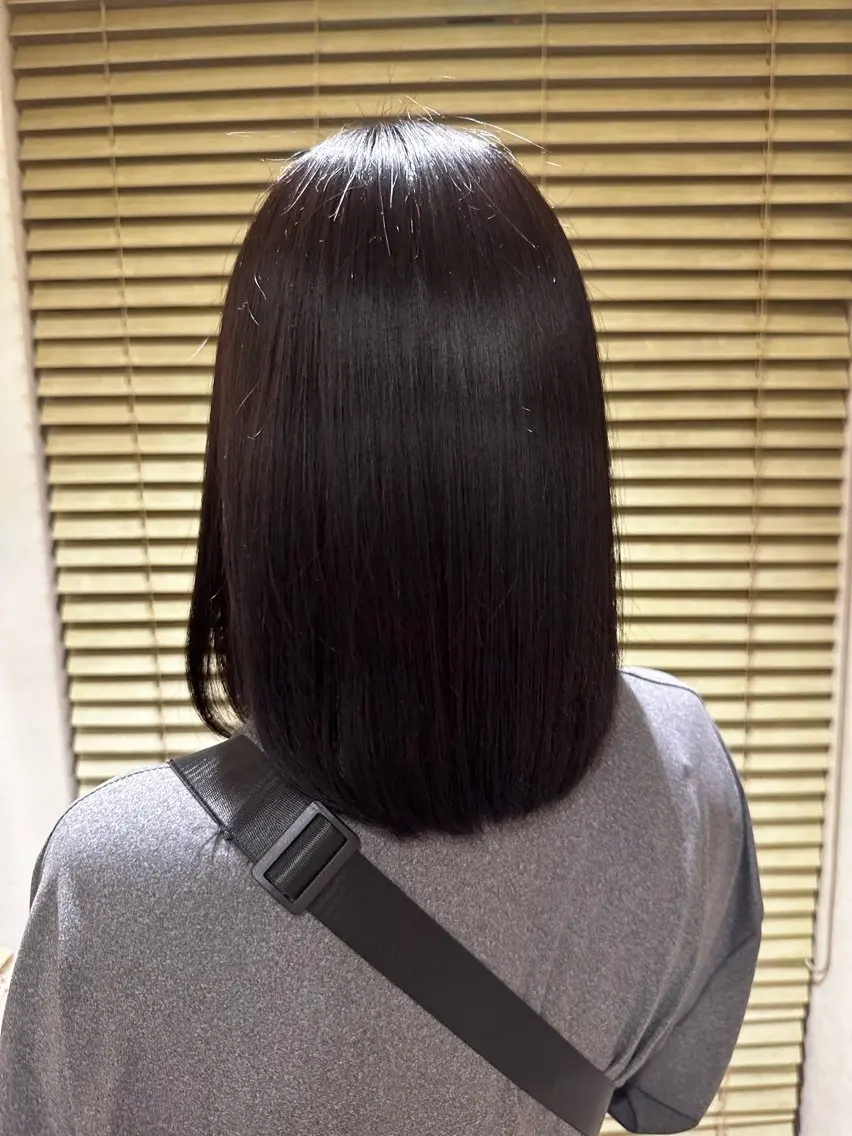 ミディアム 岡本 葵のヘアスタイル