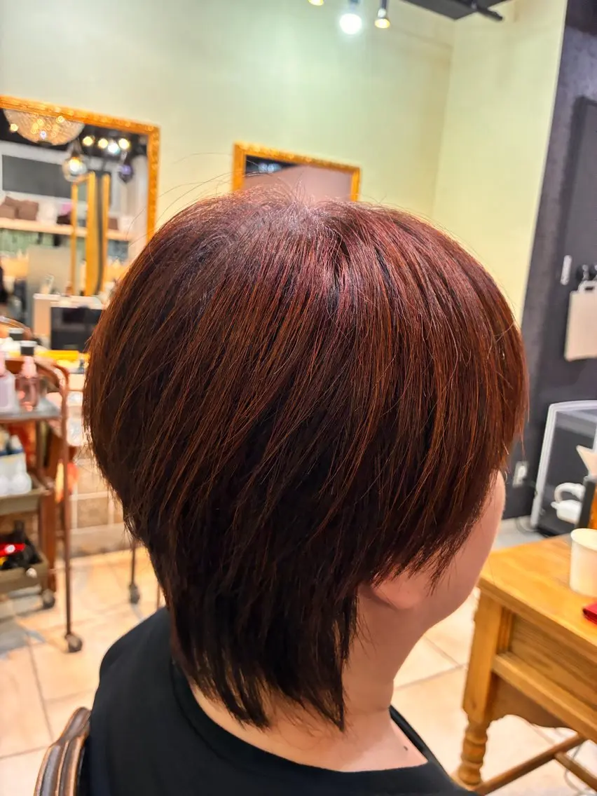 ショート 白髪ぼかしハイライト 🌈福士由美子のヘアスタイル