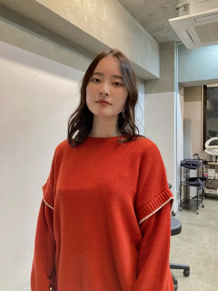 ミディアム カット 透明感カラー レイヤー亀井唯登のヘアスタイル