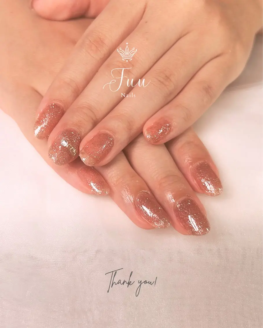 ネイル アートネイル フラッシュネイル キラキラネイル ワンカラーネイル シンプルネイル 犬のいるネイルサロン Fuu nailsのネイルデザイン