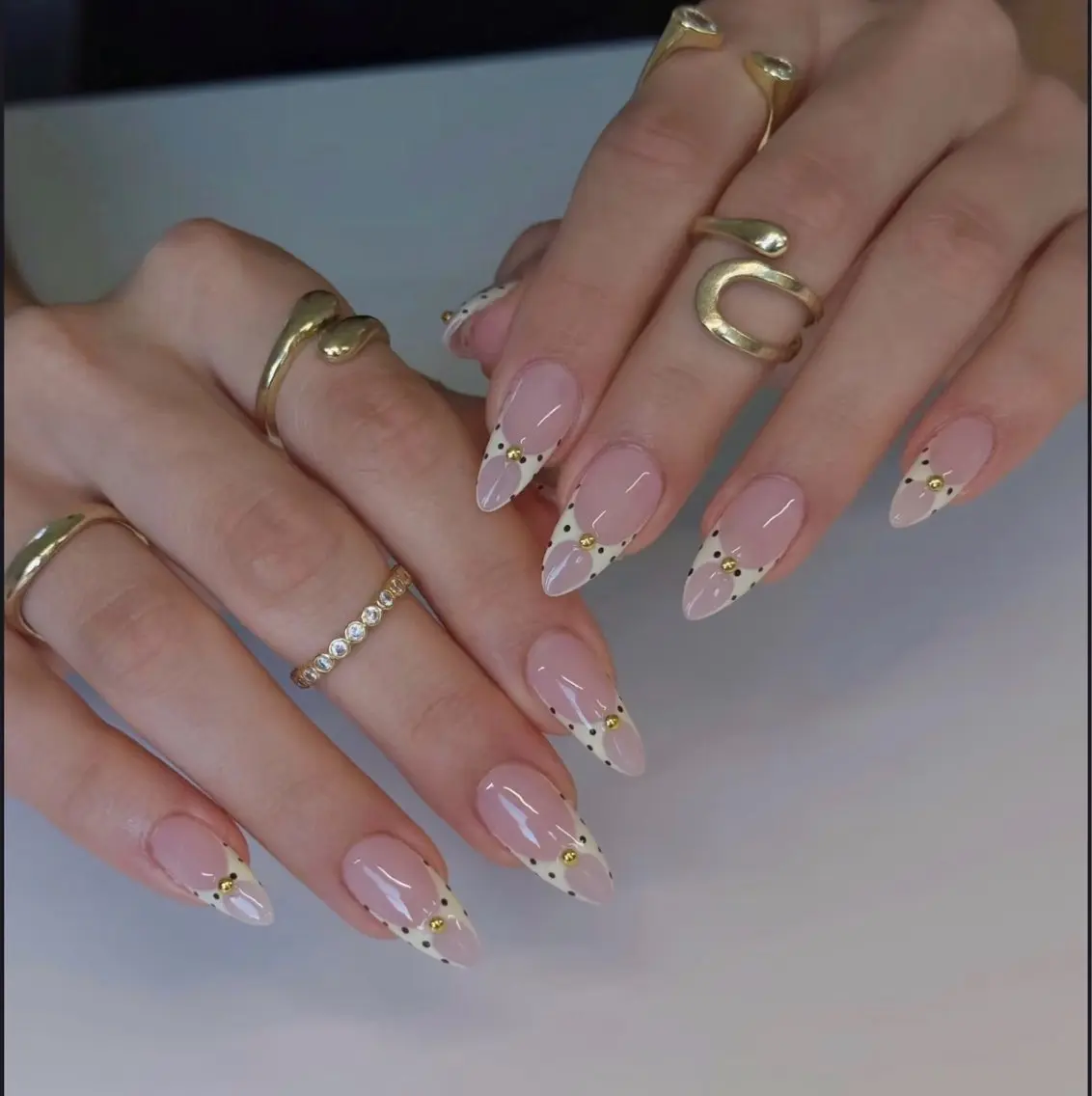 ネイル フットネイル フレンチネイル グラデーション 氷ネイル・うるうるネイル 韓国ネイル ハンドネイル Lynn_ Nailのネイルデザイン