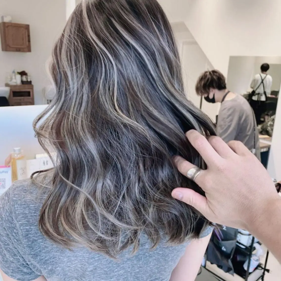 ロング カラー ブリーチ ケアブリーチ ハイライトカラー インナーカラー ハイライト ヘアカラー 福西 洋斗のヘアスタイル