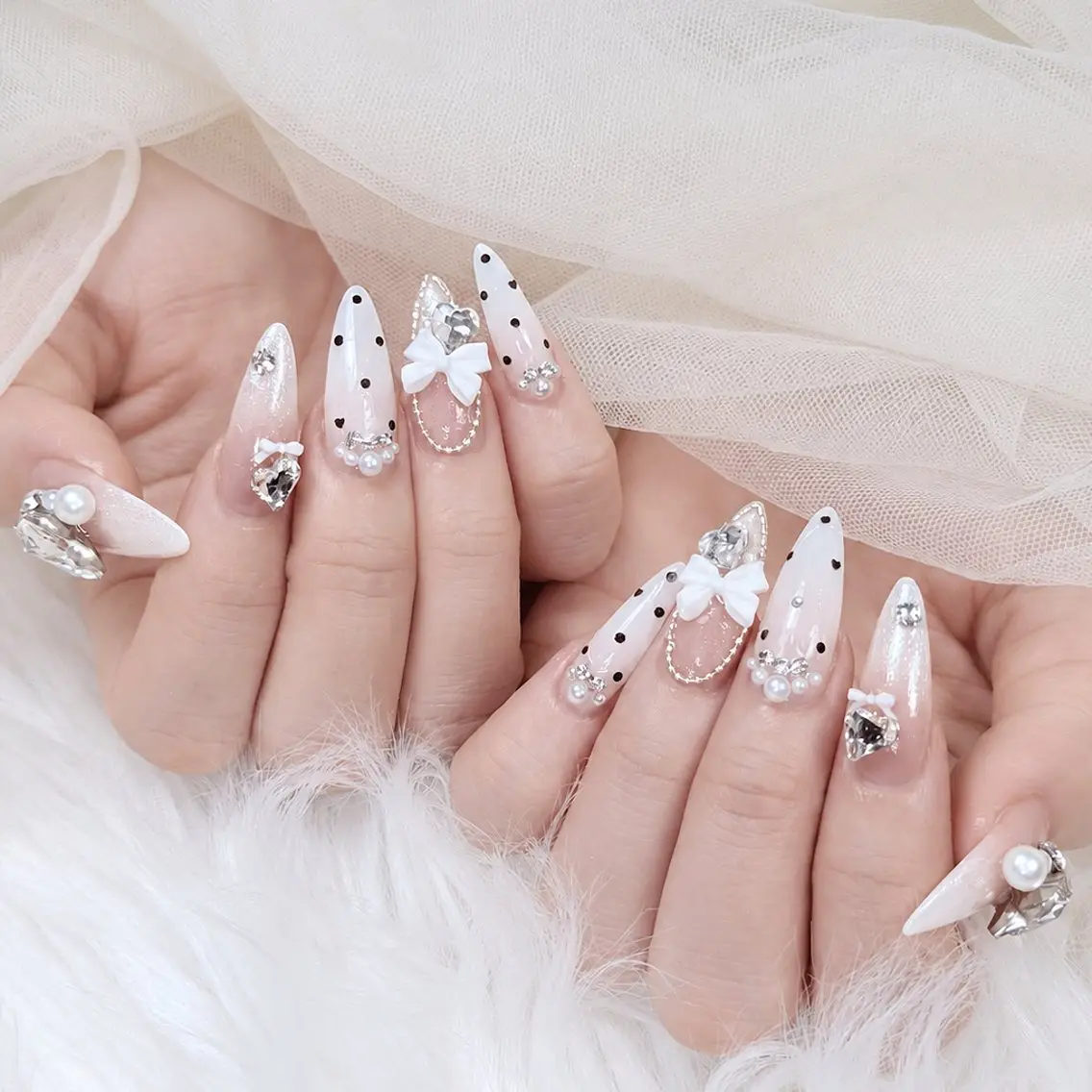 ネイル オーロラネイル 長さ出し フラッシュネイル フレンチネイル ジェルネイル ハンドネイル Amee Nail Salonのネイルデザイン