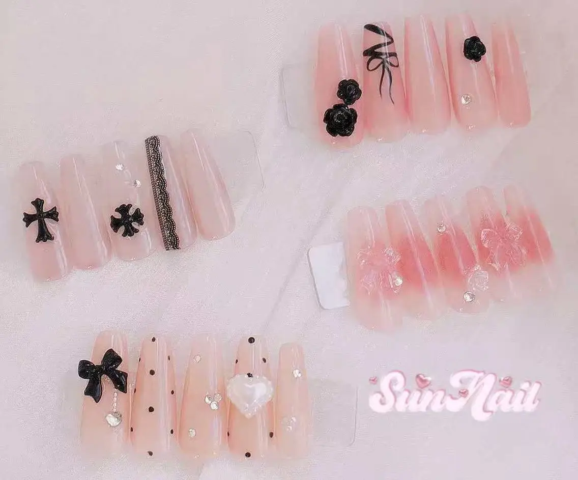 ネイル チークネイル 長さ出し フラワーネイル フレンチネイル ガーリー SunNail池袋駅 ワンホンネイルのネイルデザイン