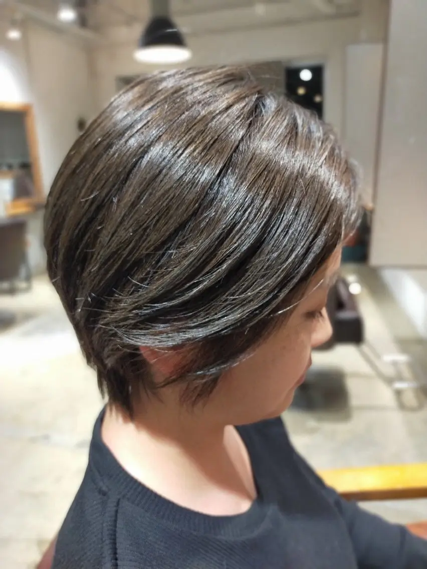 ショート カラー ショートレイヤー アッシュ くびれヘア レイヤーカット ショートヘア カット ヘアカラー トリートメント Culumi クルミ 松井照雄/梅田茶屋町のヘアスタイル