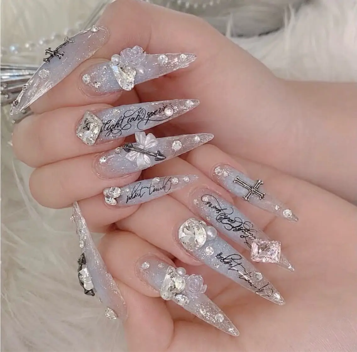 ネイル アートネイル ボルドー フレンチネイル ジェルネイル 氷ネイル・うるうるネイル ハンドネイル Julie NailSalonのネイルデザイン