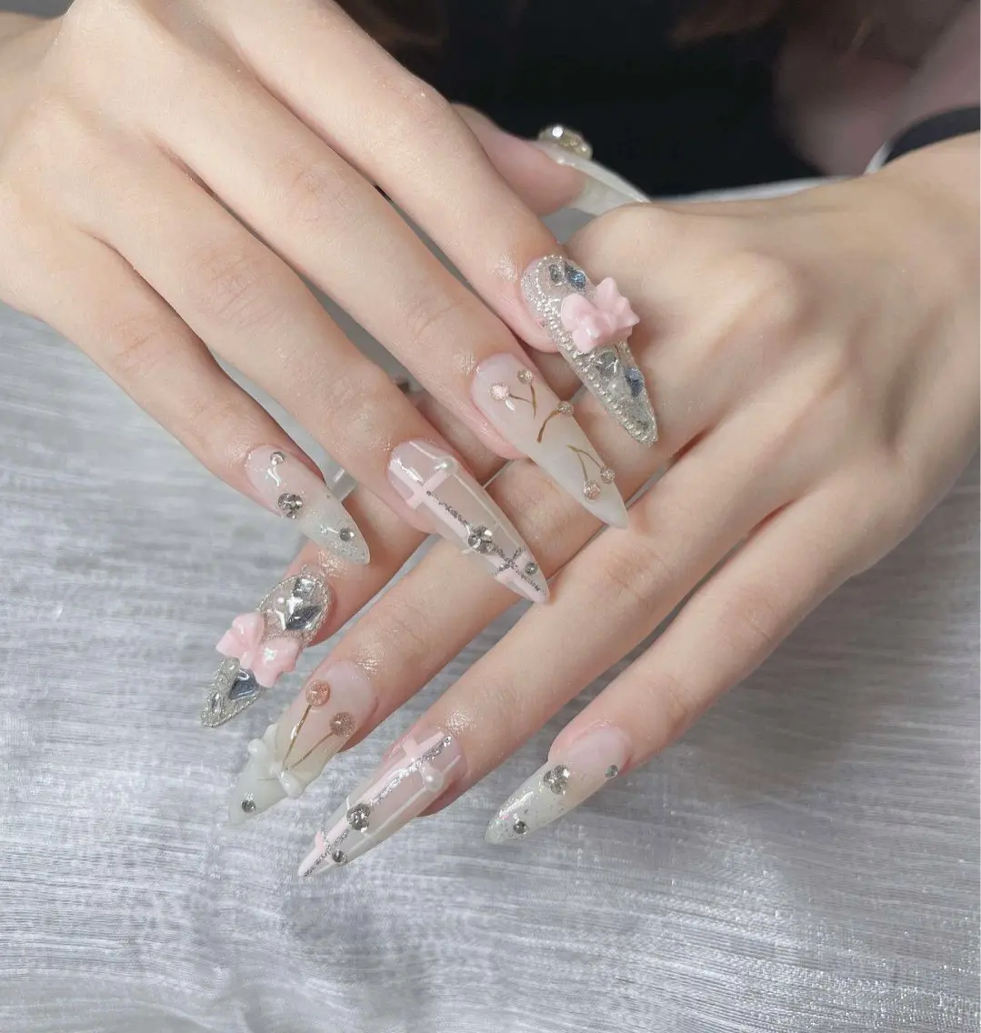 ネイル 長さ出し グラデーション キラキラネイル マグネットネイル ニュアンスネイル ハンドネイル Lee Nailsのネイルデザイン