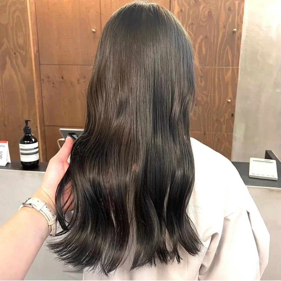 ロング カラー パーマ ヘアアレンジ メンズ ネイル マツエク・マツパ アイブロウ カット ヘアカラー トリートメント 前川 朋香のヘアスタイル
