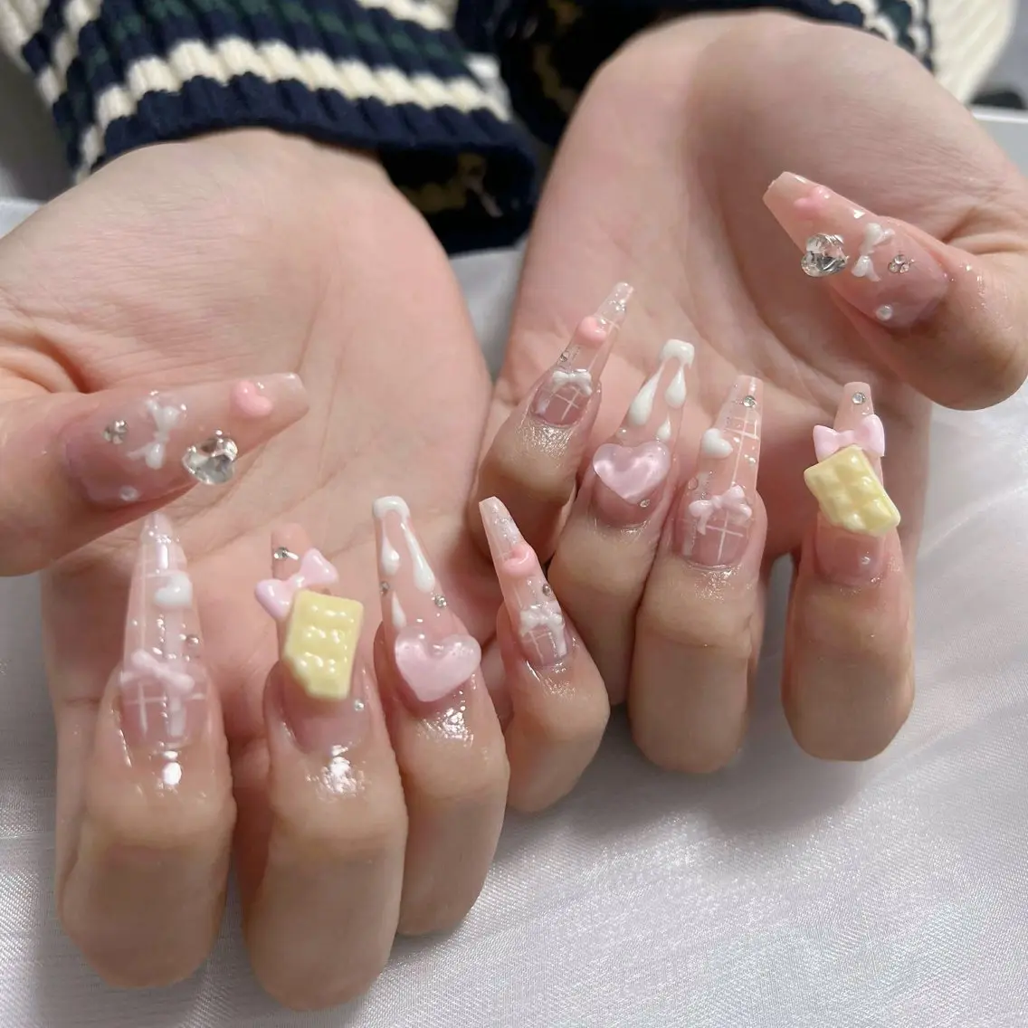 ネイル オーロラネイル クリアネイル 成人式 フラッシュネイル ジェルネイル ハンドネイル Amee Nail Salonのネイルデザイン