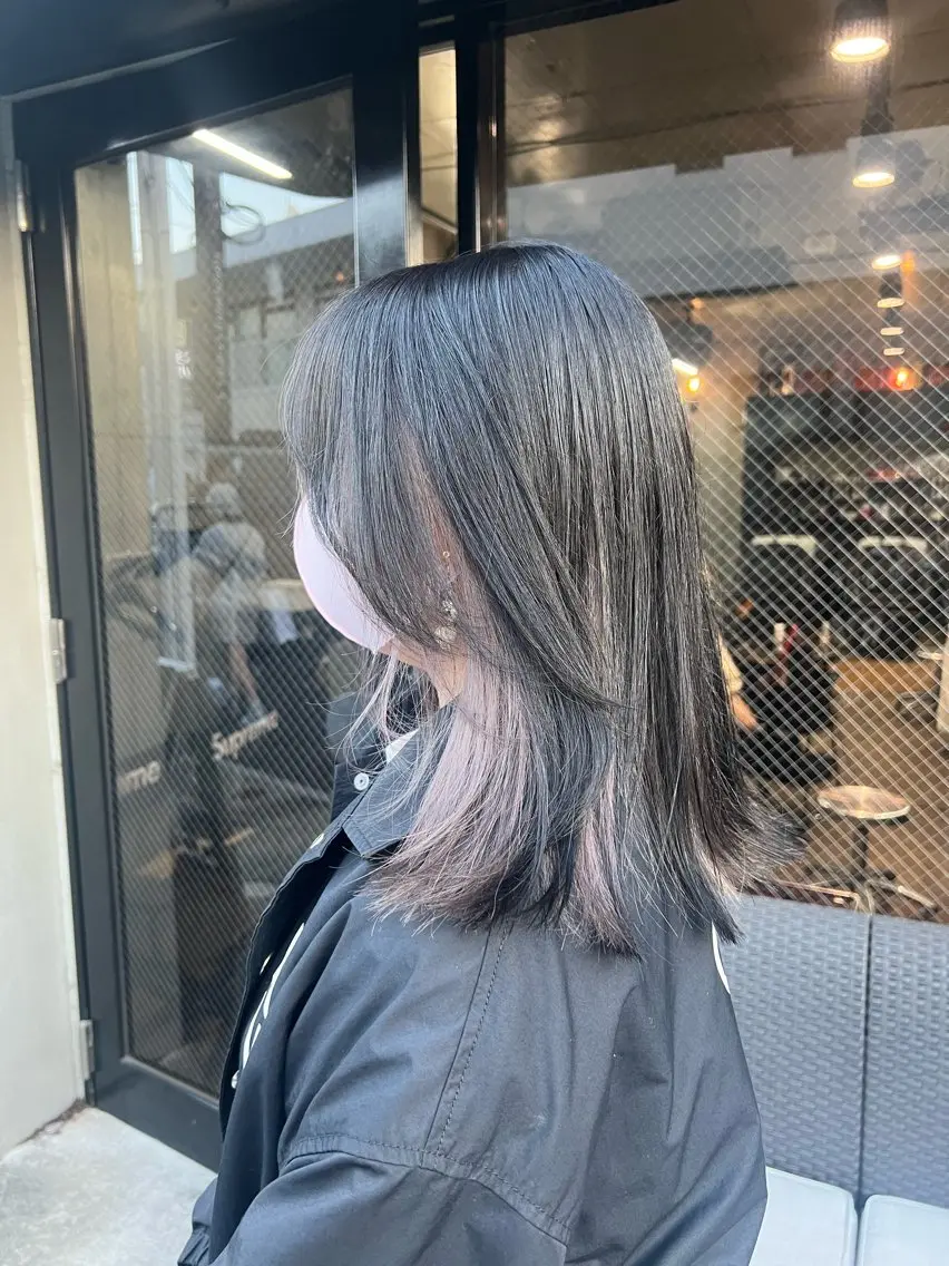 ミディアム カラー ブリーチ インナーカラー ラベンダーカラー シルバー ホワイトシルバー ヘアカラー トリートメント 透明感カラー ✨ 韓国艶髪💗菅原のヘアスタイル