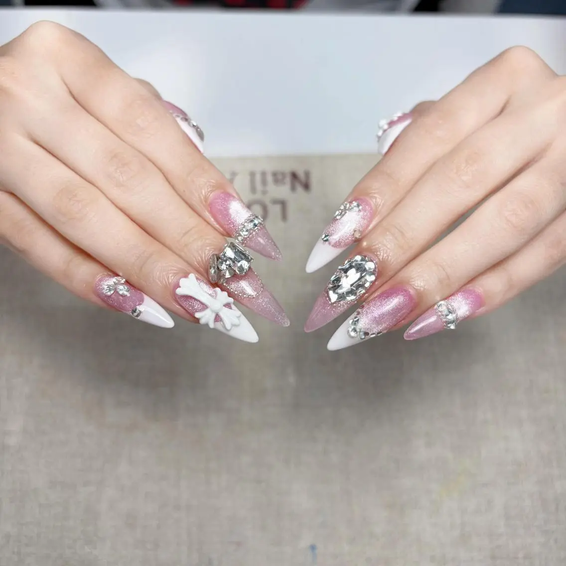 ネイル ジェルネイル キラキラネイル 韓国ネイル 持ち込み ワンホンネイル ハンドネイル Jerry Nailのネイルデザイン