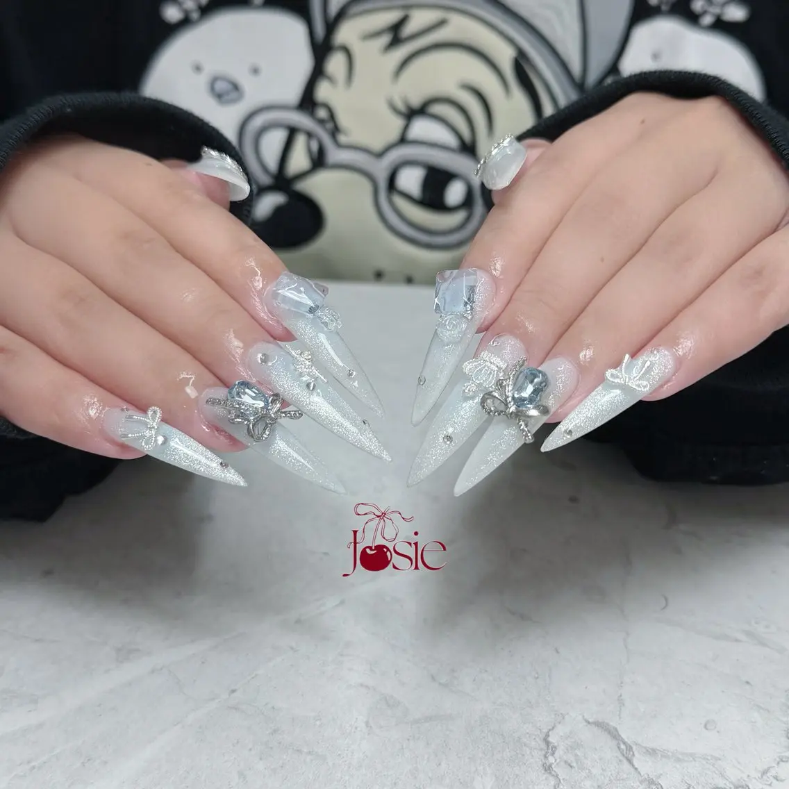 ネイル 長さ出し キラキラネイル 韓国ネイル ロングネイル ワンホンネイル ハンドネイル Josie nail salonのネイルデザイン