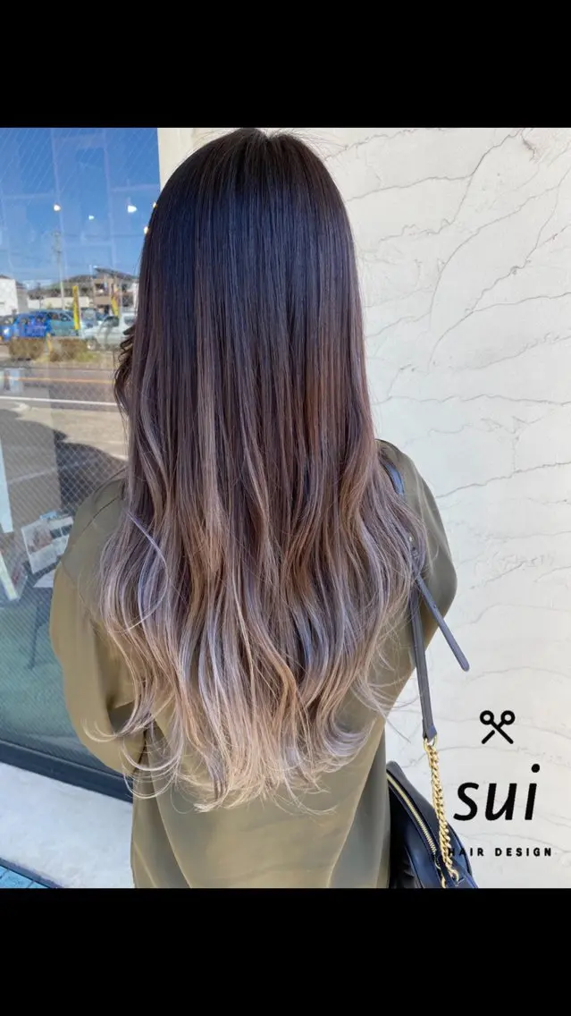 ロング カラー ブリーチ グラデーションカラー ヒラ マツのヘアスタイル