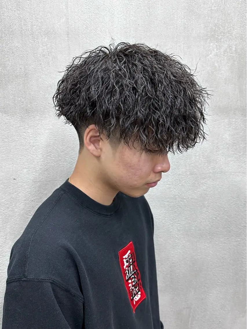 パーマ メンズ メンズパーマ メンズツイストパーマ ツイストパーマ 岡本 悠聖のヘアスタイル