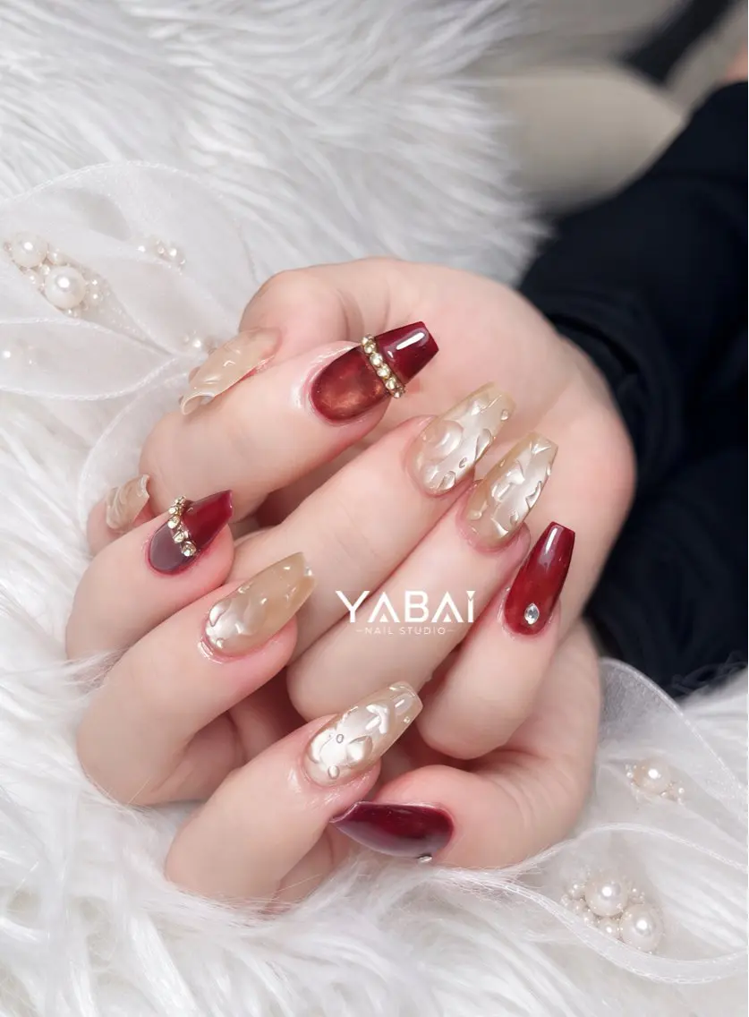 ネイル アートネイル ボルドー 氷ネイル・うるうるネイル マグネットネイル ぷっくりネイル ハンドネイル YABAI NailStudioのネイルデザイン