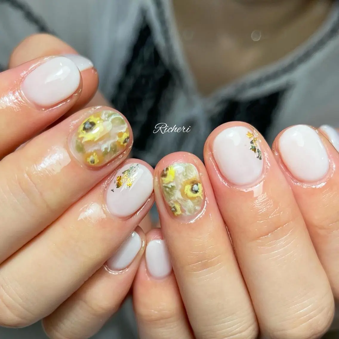 ミディアム ネイル 韓国風ヘア アートネイル フラワーネイル フレンチネイル ジェルネイル richeri beautyのネイルデザイン