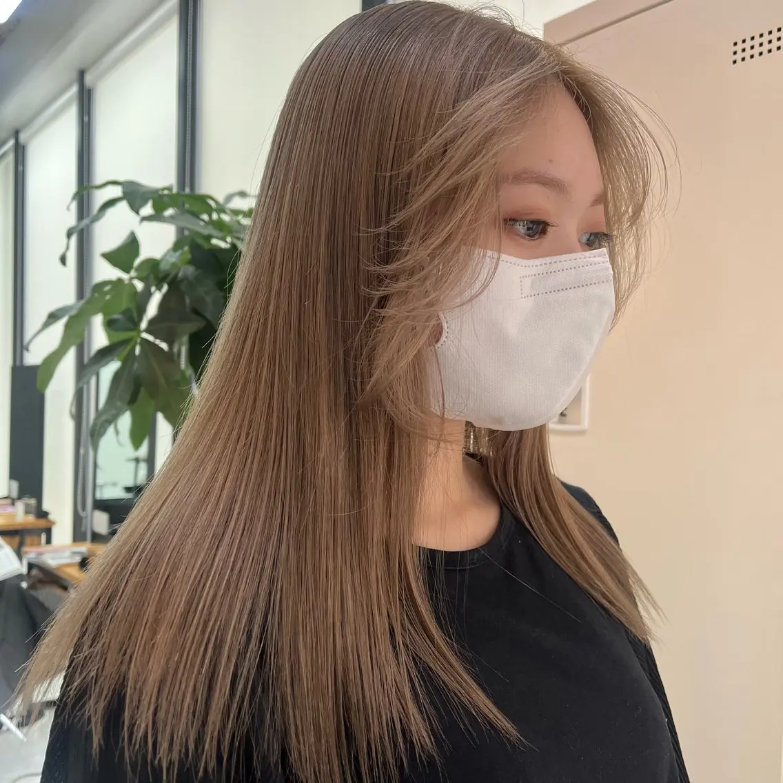 ミディアム カラー ベージュカラー モカベージュ ボブハイトーン🦖 デザインMAMIのヘアスタイル