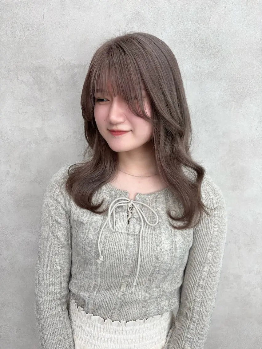 セミロング カラー ブリーチ グレージュ ミルクティーグレージュ ヘアカラー Rin♡透明感ピンク 🎀白肌ラベンダーのヘアスタイル
