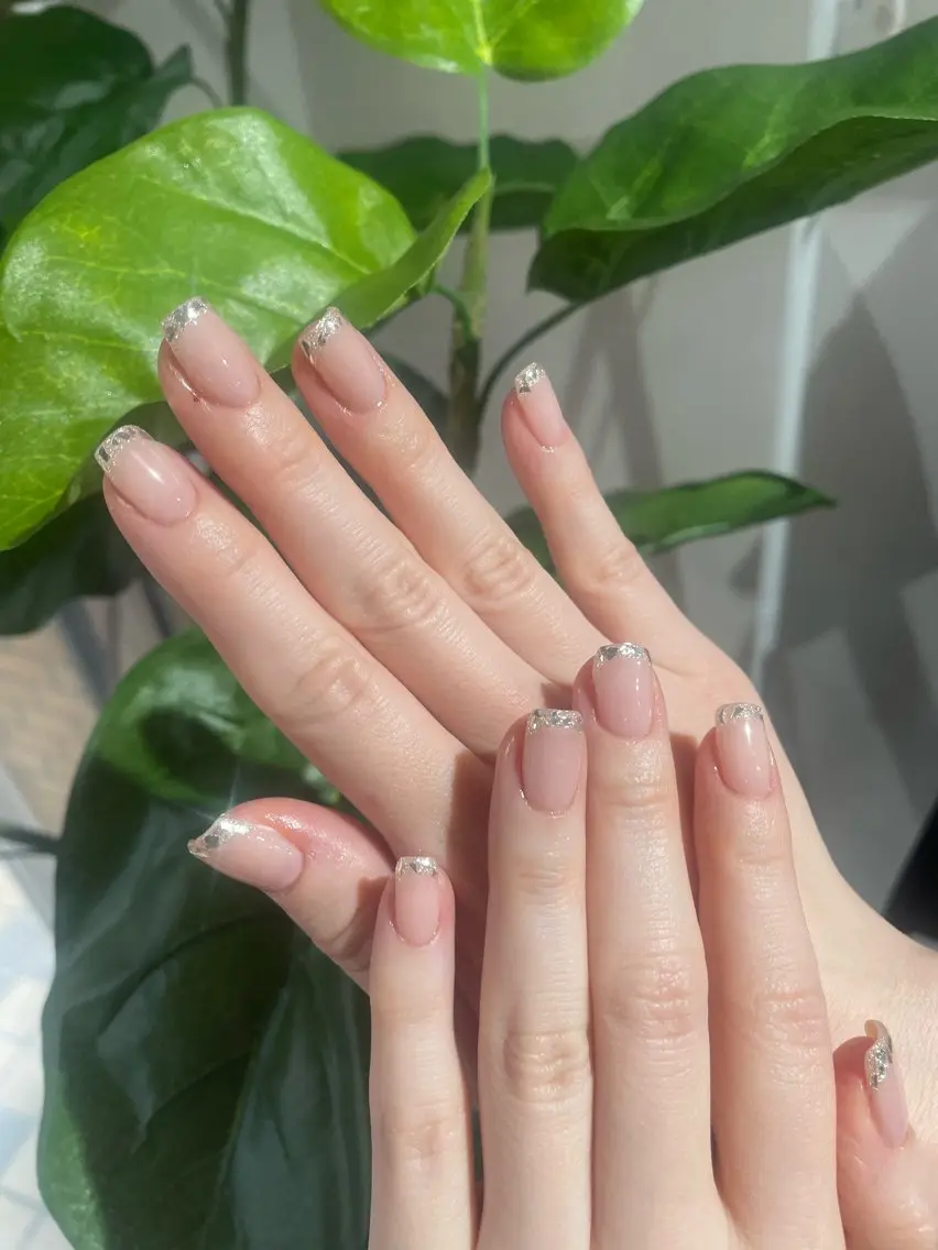ネイル フレンチネイル ガラスフレンチ Lily イシイのネイルデザイン