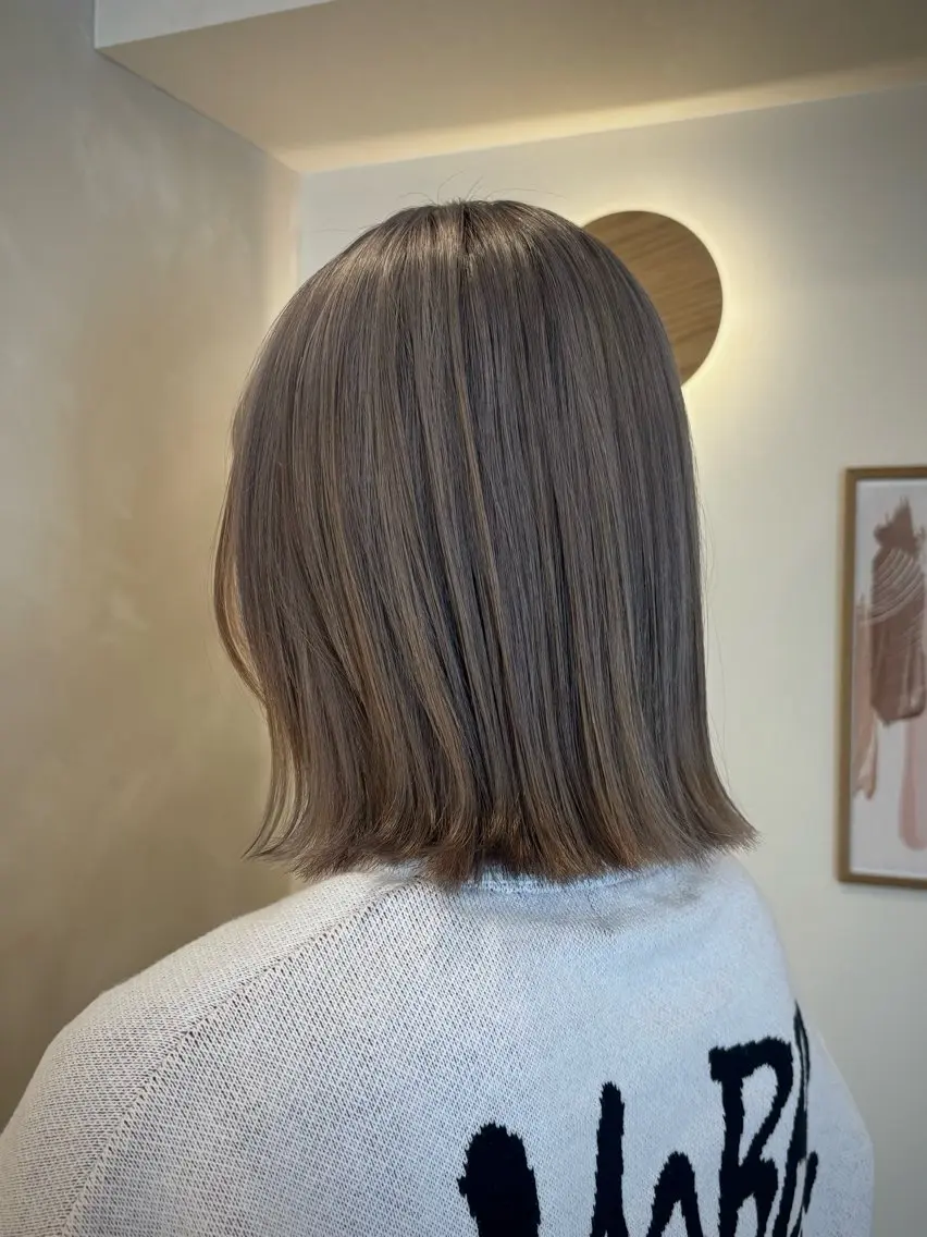 ミディアム カラー グレージュ ミルクティーグレージュ ヘアカラー シンバヒナノ/パーマ レイヤー/髪質改善のヘアスタイル