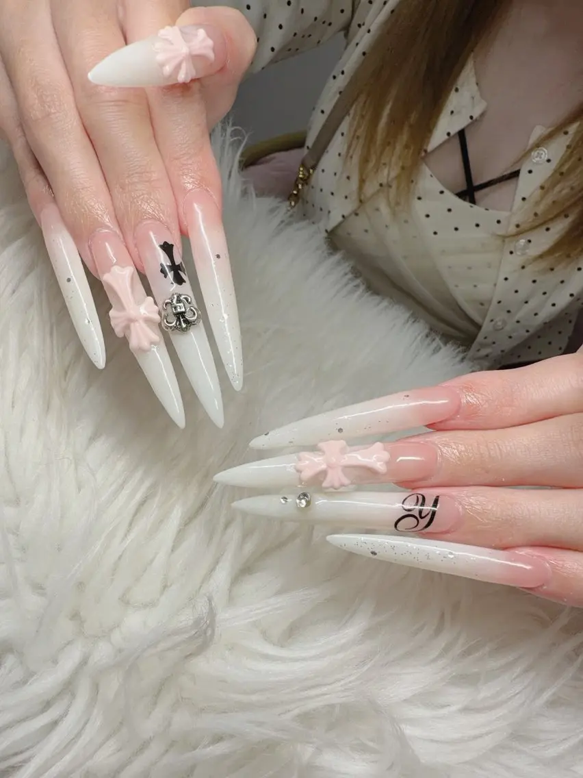 ネイル 長さ出し グラデーション 卒業式 キラキラネイル マグネットネイル Lee Nailsのネイルデザイン