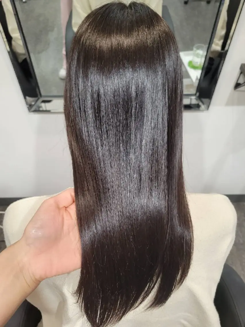 セミロング 縮毛矯正 LEE HANAのヘアスタイル