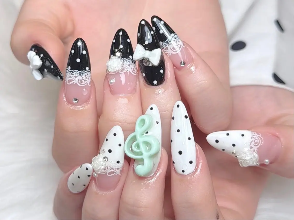 ネイル 長さ出し グラデーション キラキラネイル 韓国ネイル マグネットネイル ハンドネイル Hana Rose Nailのネイルデザイン