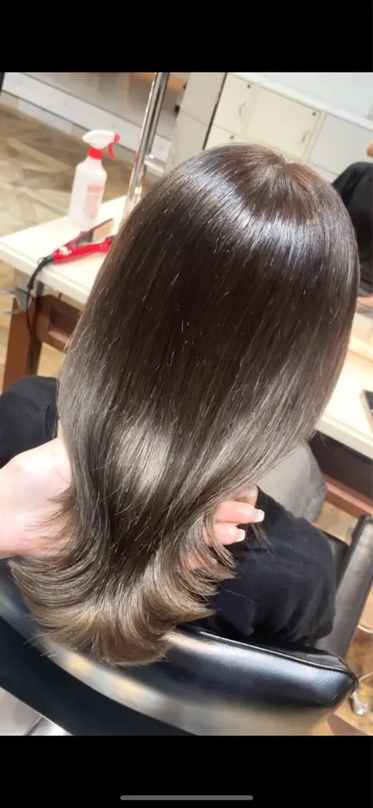 ミディアム カラー ブリーチ グレージュ ブリーチなしカラー くびれヘア レイヤーカット カット ヘアカラー トリートメント ご新規様限定 透明感カラーKANAのヘアスタイル