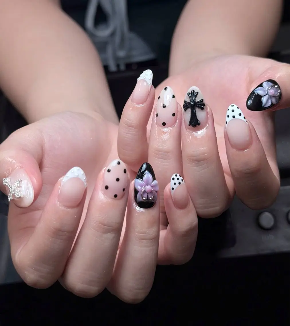 ネイル ドット フラワーネイル ガーリー 韓国ネイル ぷっくりネイル Iconic Nailのネイルデザイン