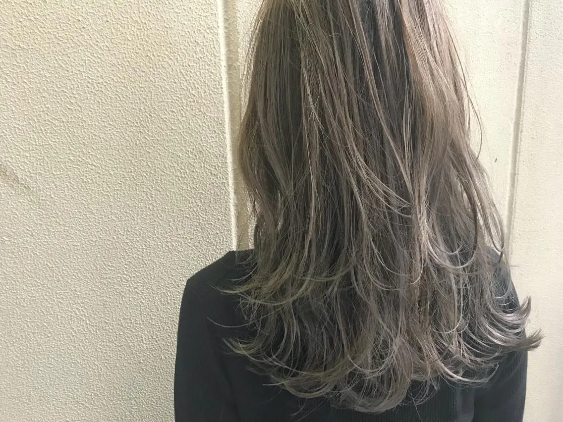 セミロング アッシュ ハイライト レイヤーカット カラーリスト菅野 竜矢🌈のヘアスタイル