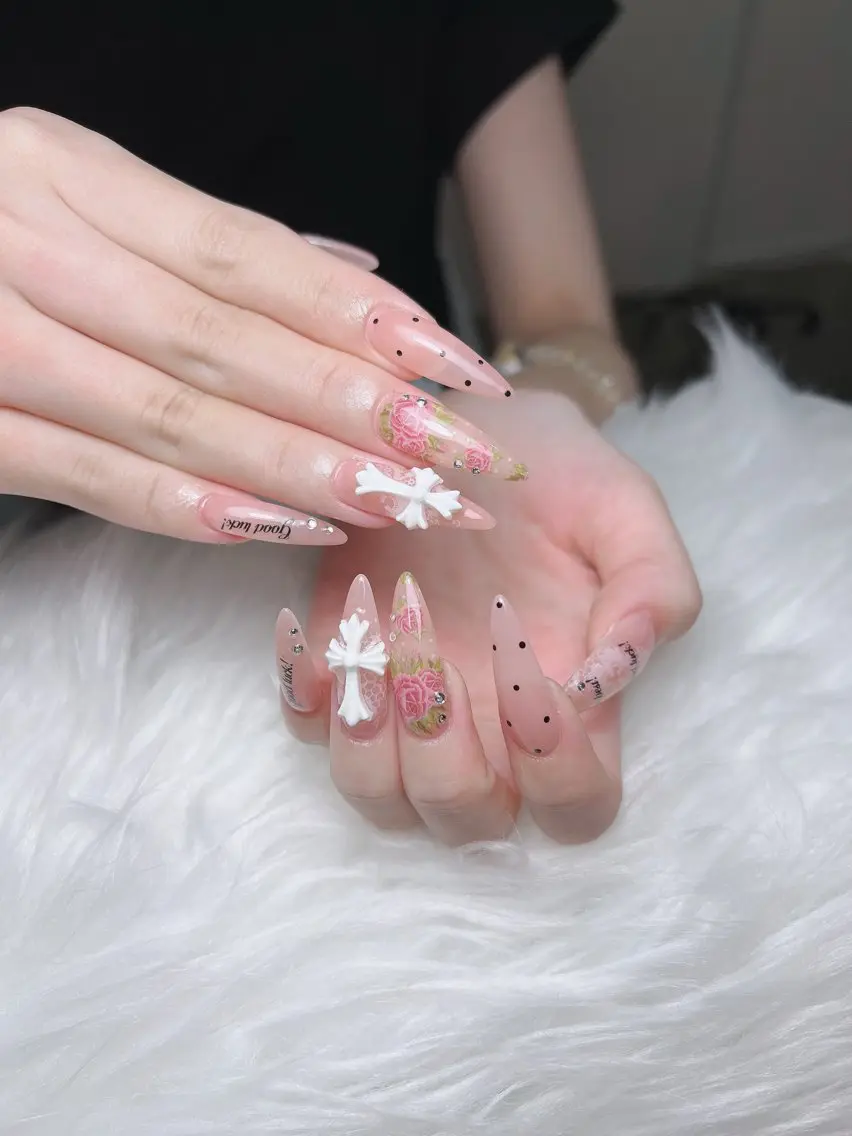 ネイル アートネイル オーロラネイル フレンチネイル ジェルネイル グラデーション ハンドネイル Sora  Nail Studioのネイルデザイン