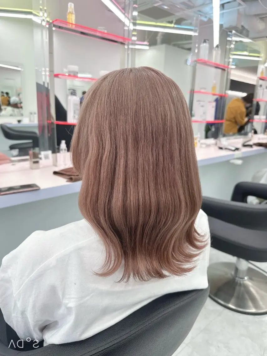 ミディアム カラー ヘアカラー ヘッドスパ 🫧ハイトーン🫧 ベージュ🫧徹哉のヘアスタイル
