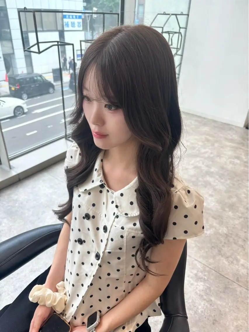 ロング カラー ベージュカラー 透明感カラー オリーブベージュ オリーブカラー くびれヘア 中山 璃胡のヘアスタイル