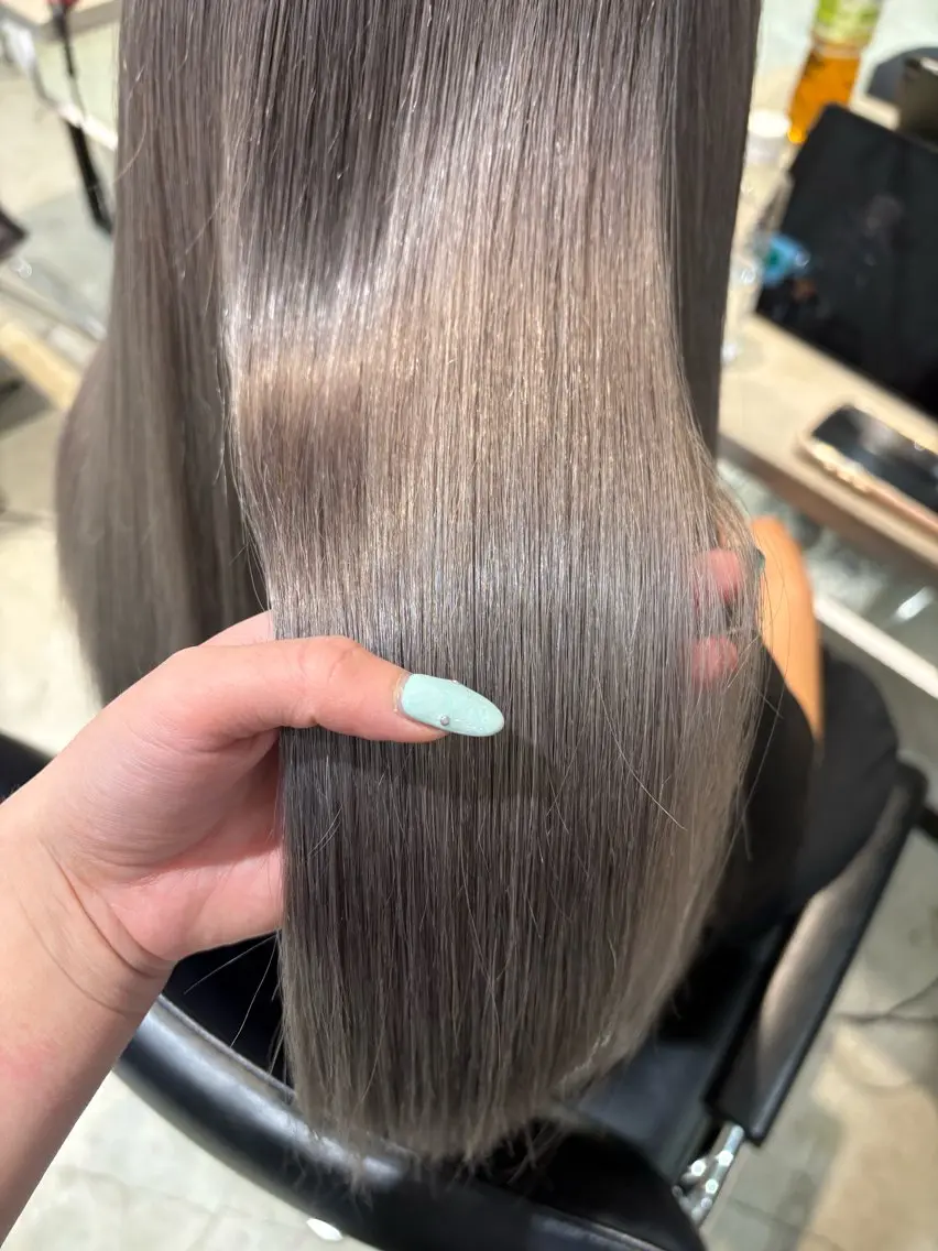 ロング カラー ブリーチ グレージュ ラベンダーカラー ラベンダーグレージュ ラベンダーグレー カット ヘアカラー トリートメント Juna✂️ レイヤー / ボブのヘアスタイル