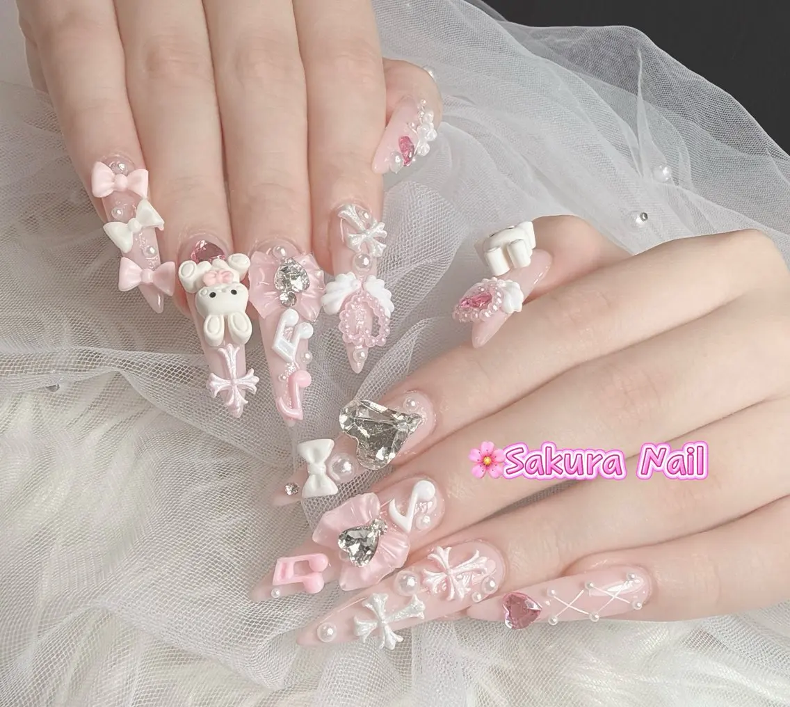 ネイル アートネイル オーロラネイル ボルドー チークネイル フレンチネイル ハンドネイル Sakura Nail Salonのネイルデザイン