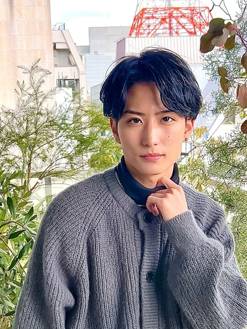 ショート メンズ センターパート 刈り上げ 吉井 伸介のヘアスタイル