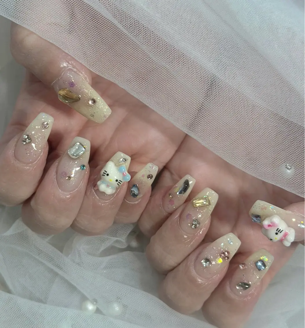 ネイル ハンドネイル フットネイル LAVISH nanamiのネイルデザイン