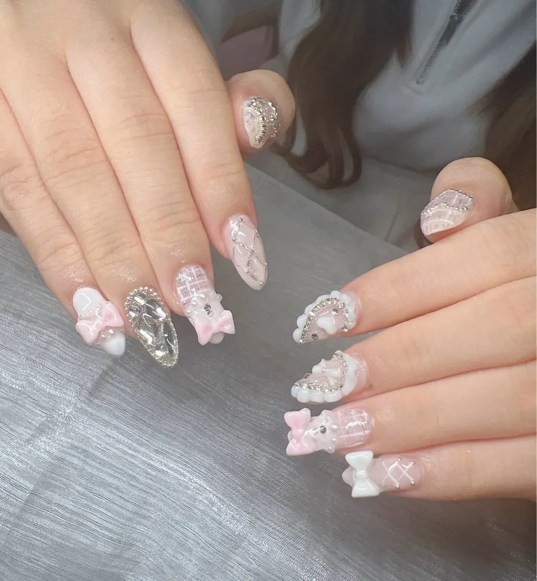 ネイル 長さ出し グラデーション 卒業式 キラキラネイル マグネットネイル ハンドネイル Lee Nailsのネイルデザイン