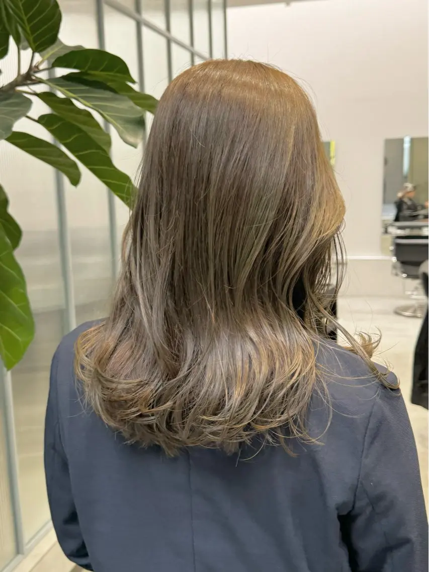 ロング カラー ブリーチ 透明感カラー 縮毛矯正 ヘアカラー ブリーチなし 寒色カラーのヘアスタイル
