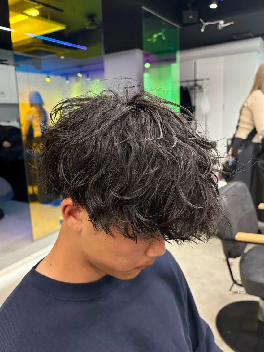 ショート パーマ メンズ メンズパーマ プードルパーマ 学生(メンズ向け) スパイキーショート 波巻きパーマ カット パーマ シャドウパーマ/ ルーズパーマ/メンズのヘアスタイル