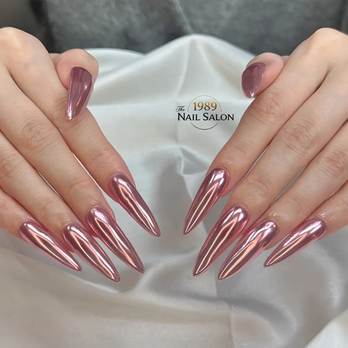 ネイル ミラーネイル The 1989 Nail Salonのネイルデザイン