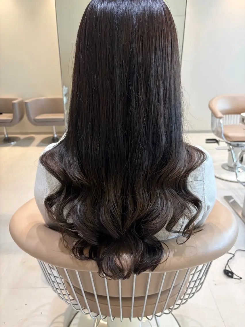 ロング 岩﨑 イワサキのヘアスタイル