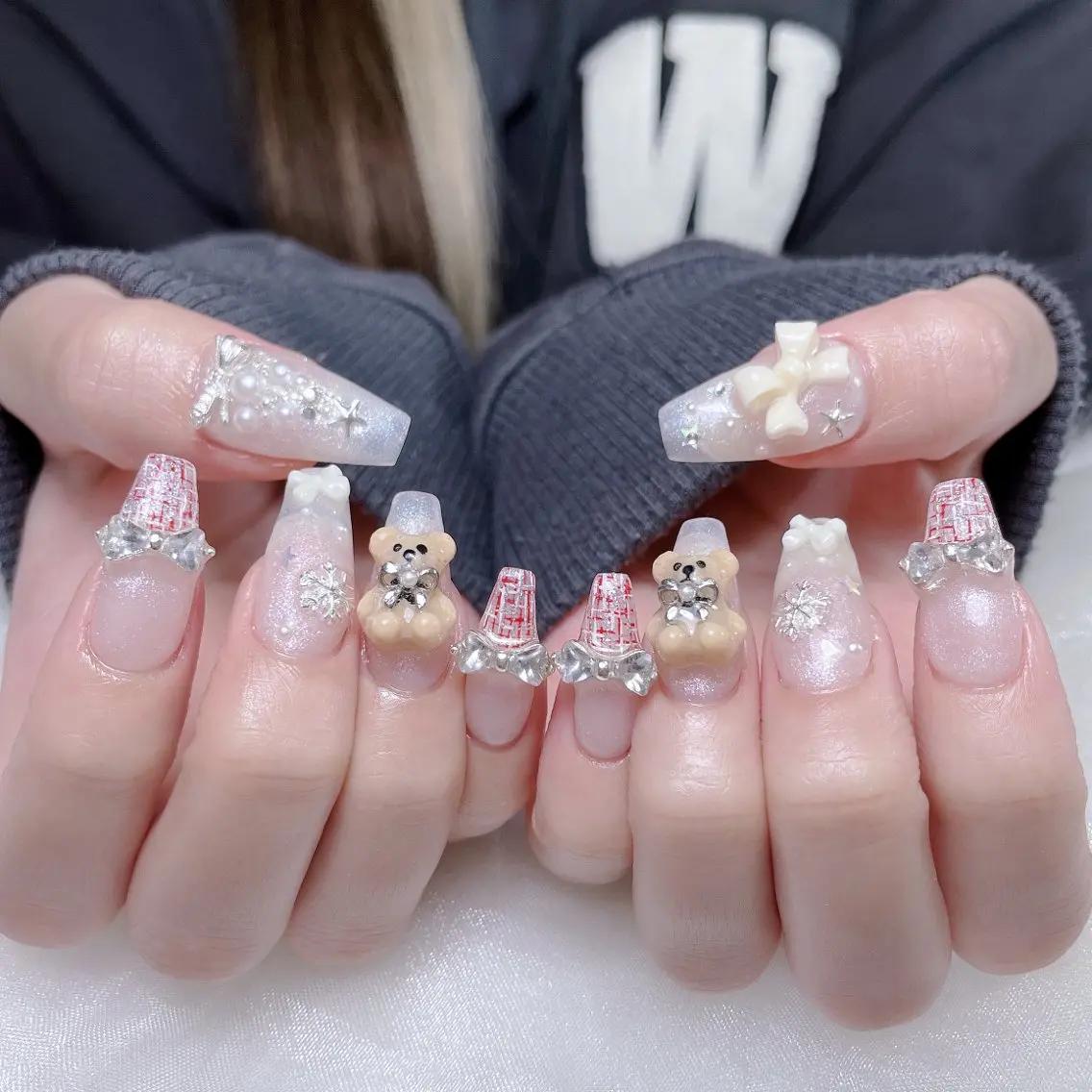 ネイル 成人式 ロングネイル マグネットネイル 大理石ネイル(マーブル) リボン ハンドネイル MoMoA Nail ネイル長さ出し専門店のネイルデザイン